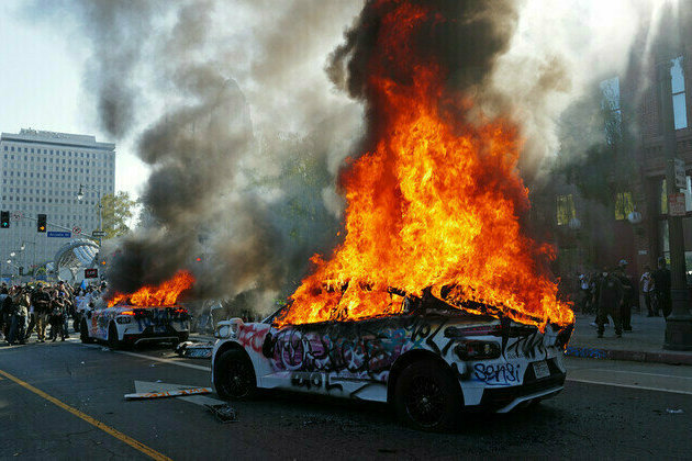 Riots over immigration raids in LA continue despite curfew 