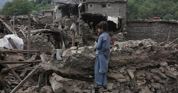 Earthquake-affected Afghans look forward to humanitarian aid