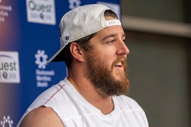 Report: Patriots sign veteran G Greg Van Roten