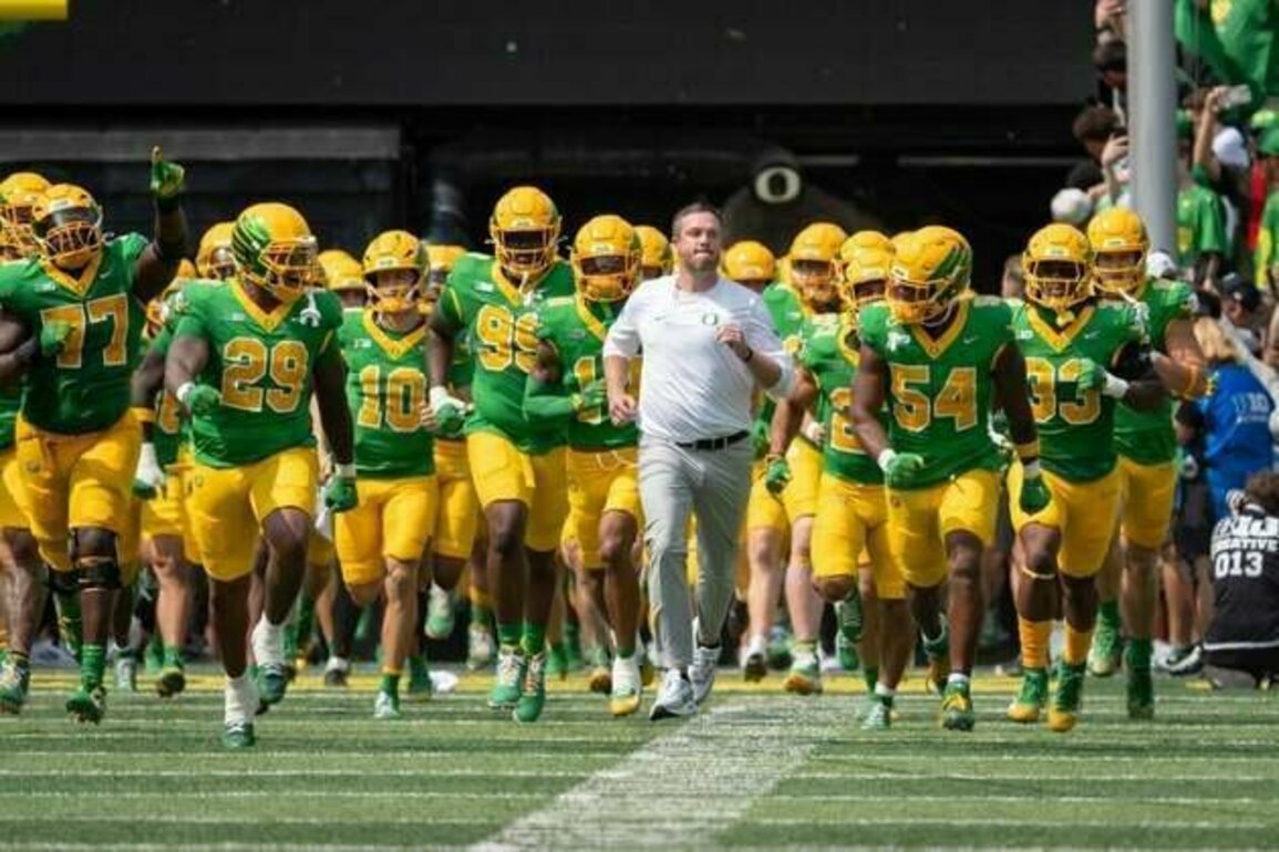 Dan Lanning fires back at Mike Gundy's critique of Oregon's roster spend