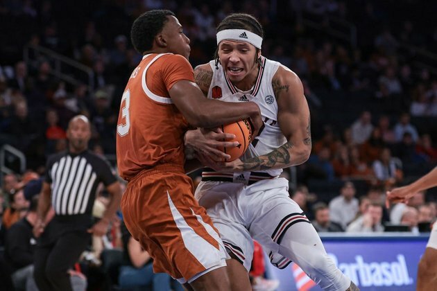 Top 25 roundup: No. 19 Texas avoids upset, clips Louisville at buzzer