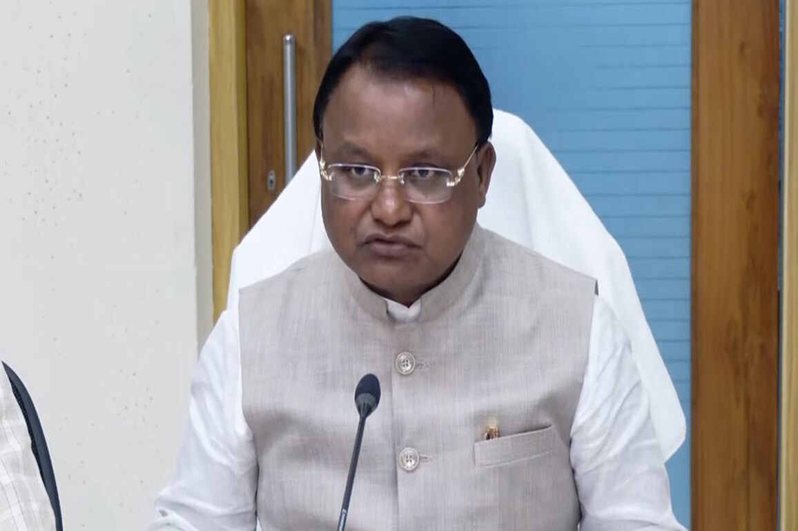Odisha CM writes to Mamata Banerjee expressing serious concern over protocol lapses during President Murmu's Bengal visit