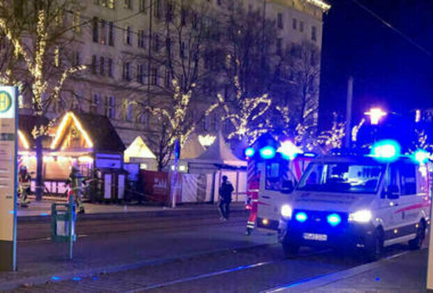 Car mows down shoppers at German Christmas market (GRAPHIC VIDEO)