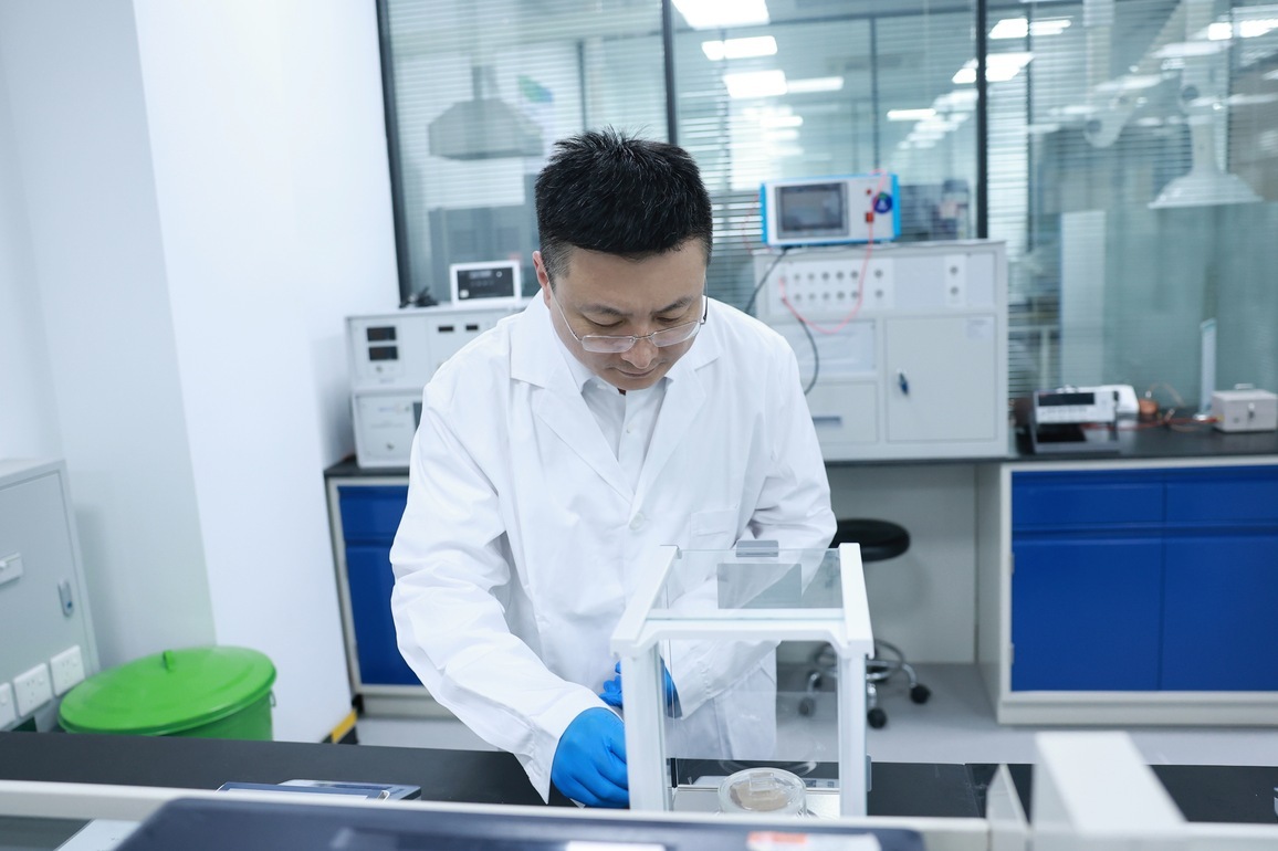 ChineseToday | NPC deputy calls for development of "AI plus manufacturing"
