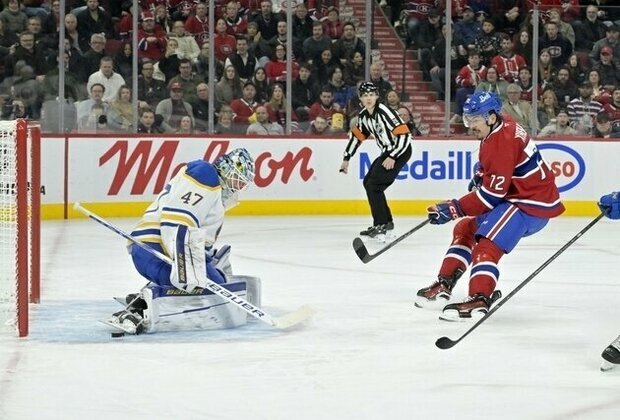 Nick Suzuki logs four points as Habs edge Sabres in OT