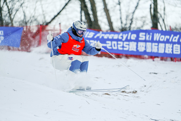 (SP)CHINA-JILIN-FREESTYLE SKI-WORLD CUP-MOGULS-WOMEN'S FINAL (CN)