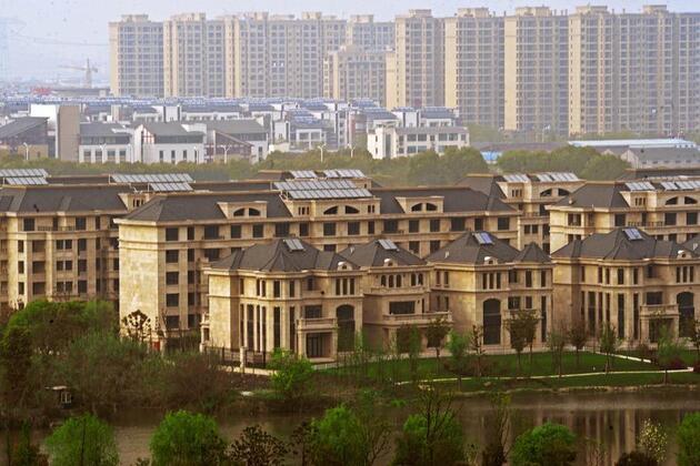 China's home price declines ease in January