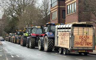 Yorkshire councillors vote to back farmers as tractors take over town 