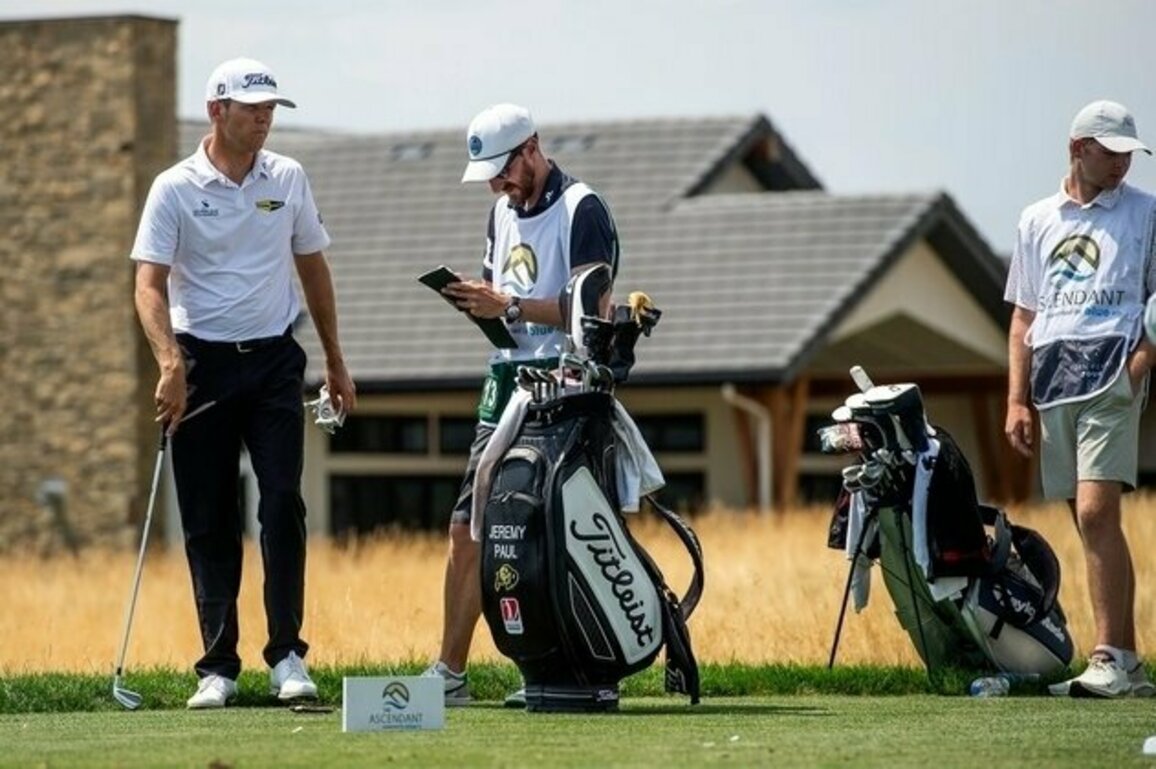 Jeremy Paul makes two eagles, shares lead at Mexico Open