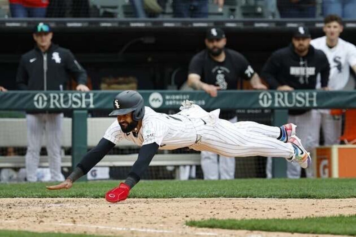 White Sox take advantage of error to beat Blue Jays in 10