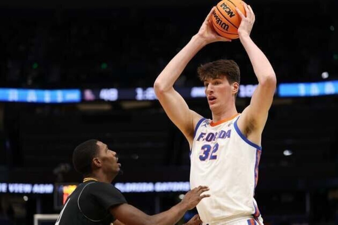 Florida's 7-foot-9 Olivier Rioux entering transfer portal