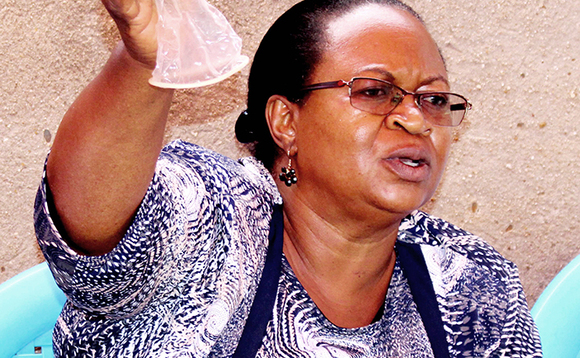 Vastha Kibirige amanyiddwa nga 'Maama kondomu' okuva mu Minisitule y'ebyobulamu ng'asomesa ku nkozesa ya kondomu y'abakyala. Vastha Kibirige amanyiddwa nga 'Maama kondomu' okuva mu Minisitule y'ebyobulamu ng'asomesa ku nkozesa ya kondomu y'abakyala.