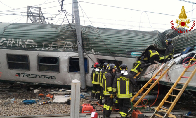 Three dead, scores injured as train derails in Italy Three dead, scores injured as train derails in Italy