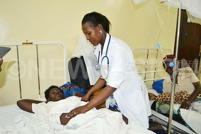   doctor attends to atience himbisibwe at the recovery ward 