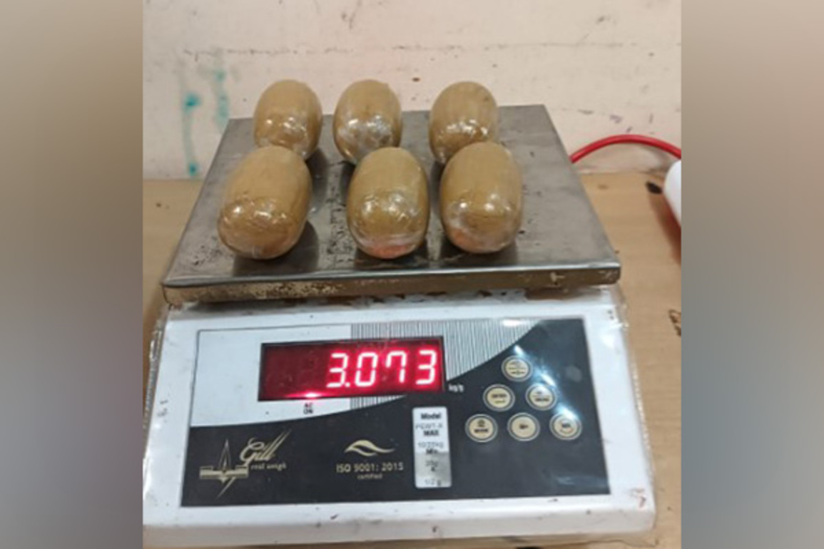 Custom officers siezes 5.75Kg of Gold at Mumbai Airport; 2 held