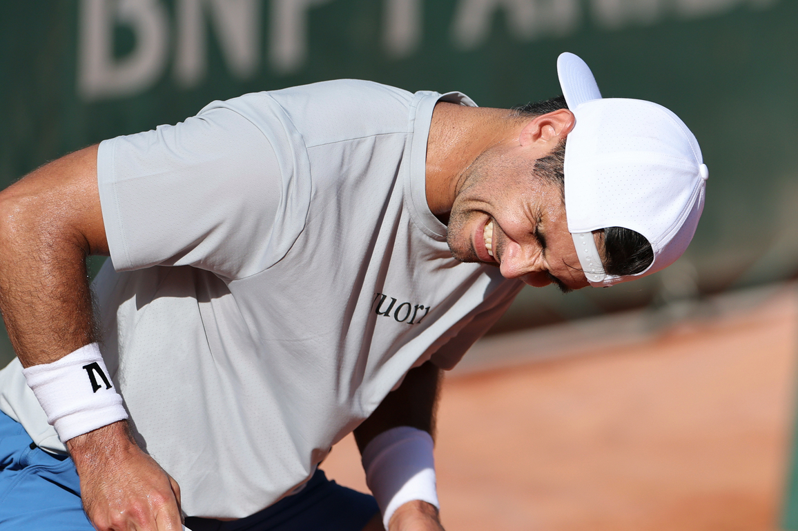 (SP)FRANCE-PARIS-TENNIS-FRENCH OPEN-MEN'S SINGLES-1ST ROUND-WU YIBING VS MARCOS GIRON
