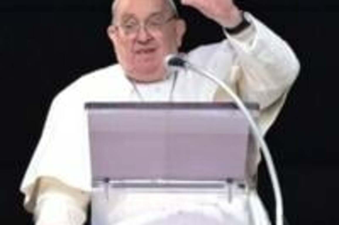 Pope to leave hospital for Vatican on Sunday