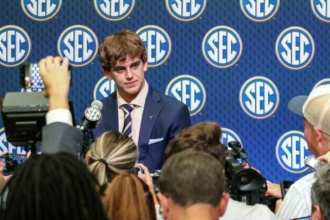 Heisman whispers loom as Arch Manning takes handoff at Texas