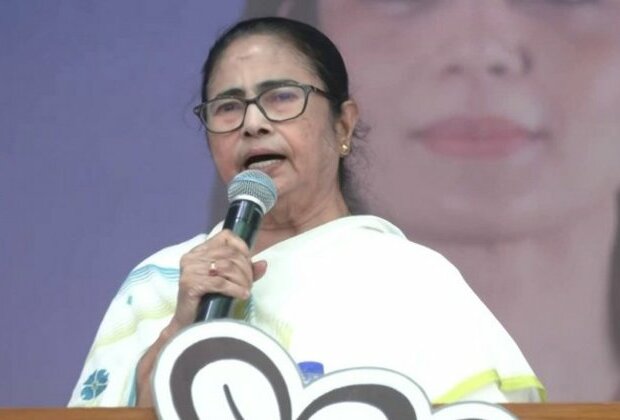 "Mahua thrown out of Lok Sabha for speaking against BJP": Mamata