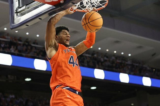 No. 13 Auburn, Northwestern clash in Cancun Challenge title game