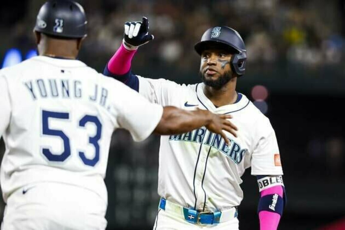 Mariners aim to continue power display in return home vs. Cards