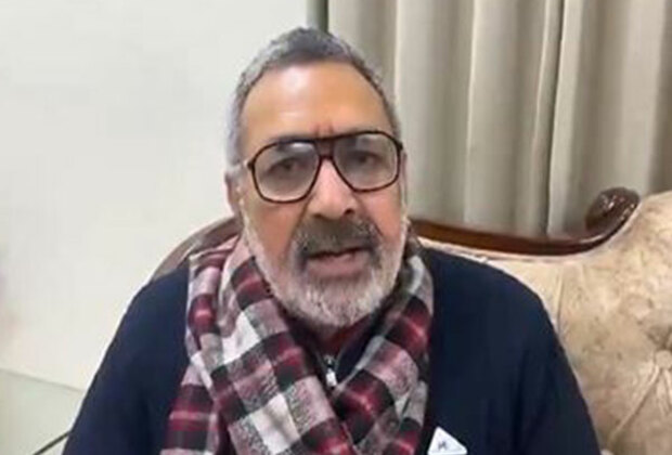 "Ye to vardi ko bhi apni jaagir samajhte hai": Giriraj Singh lambasts Tej Pratap over his order to cop on Holi