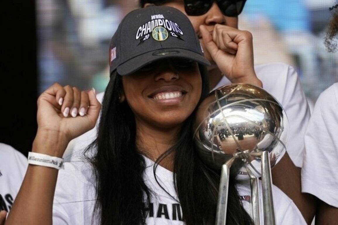 Storm acquire G Lexie Brown from Sparks for draft picks