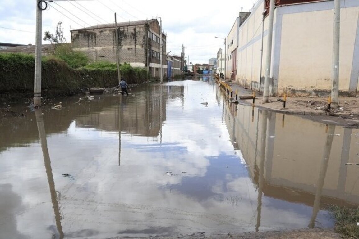 Flash floods kill at least 42 in Kenya amid heavy rains