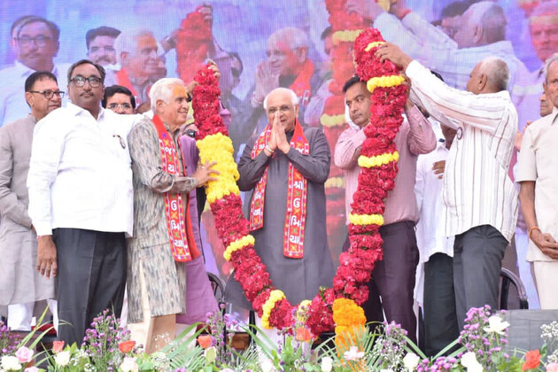 Balance between 'Vikas and Virasat' essential for building 'Viksit Gujarat': CM Bhupendra Patel addresses Shatchandi Mahayagna at Gozaria