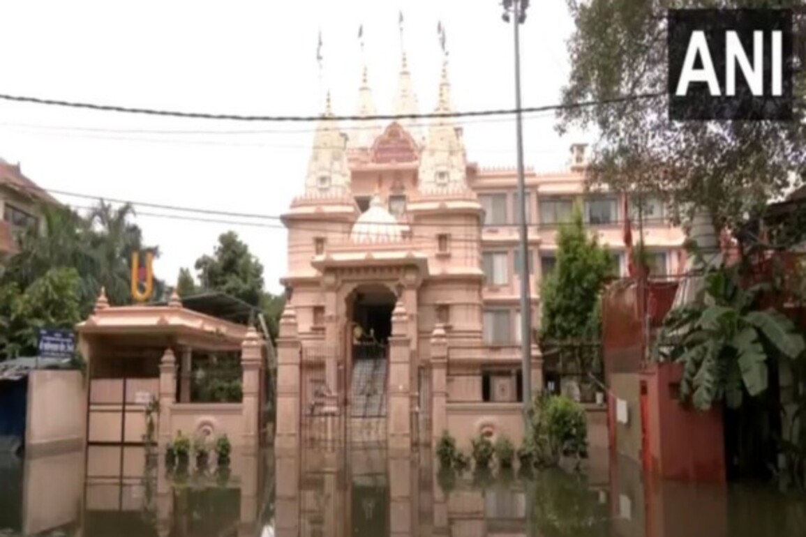 Delhi: Yamuna water submerges Shree Swaminarayan Mandir in Civil Lines