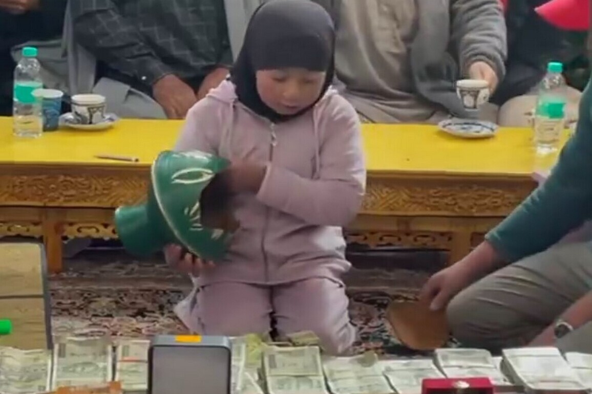 Little girl in Ladakh breaks her "gullak" to donate for Iran relief efforts