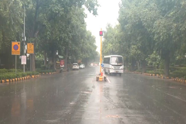 Rain lashes parts of Delhi, IMD predicts light to moderate showers for next two days
