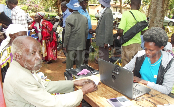 Omukadde ng'aggyibwako ebyetaagisa okufuna ssente ze e Kayunga. Ekif: SAUL WOKULIRA Omukadde ng'aggyibwako ebyetaagisa okufuna ssente ze e Kayunga. Ekif: SAUL WOKULIRA