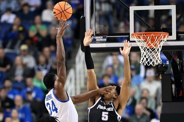 Oscar Tshiebwe owns boards, No. 6 Kentucky tops No. 11 Providence