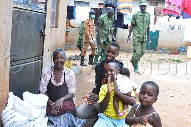  hildren and their father excited after receiving food relief