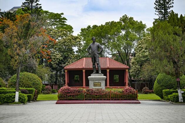 From peasant uprising to industrial revolution: hero's hometown revived