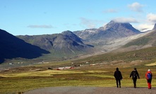 Greenland Minerals’ project infrastructure is planned to be located in the Narsaq Valley, with 7km between the mine area on Kvanefjeld plateau (left of centre) and tidewater where new port facilities are planned. Direct shipping access to the project area is a major logistical advantage. 