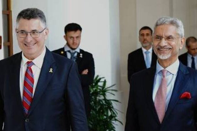 India and Israel sign defense deal