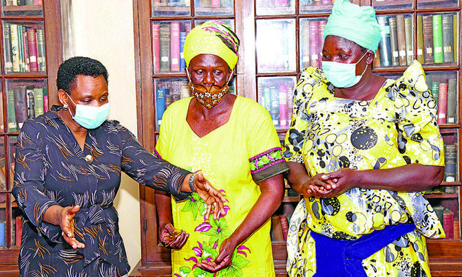 Museveni directs quick handover of maize mills to Amolatar women Museveni directs quick handover of maize mills to Amolatar women