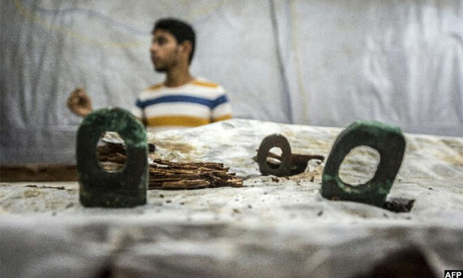 Ancient Egyptians used metal in wooden ships Ancient Egyptians used metal in wooden ships