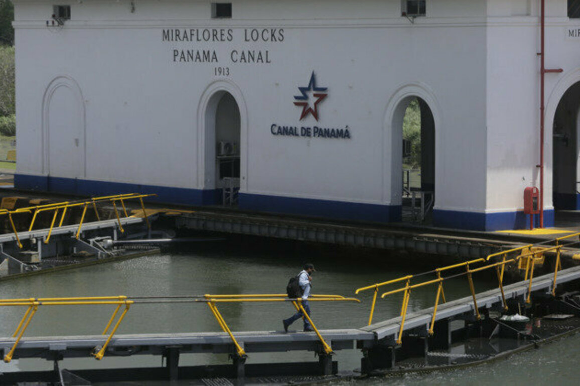 Panamanian university slams U.S. meddling in Panama Canal