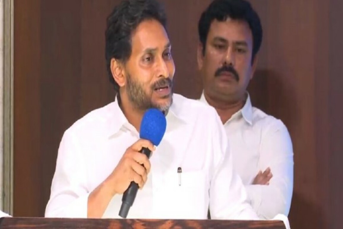 Jagan accuses Andhra CM of plot to disrupt his tobacco farmers' meet in Prakasam