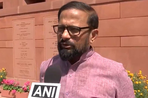 "Kunal Kamra has been given money," says Shiv Sena MP Naresh Mhaske