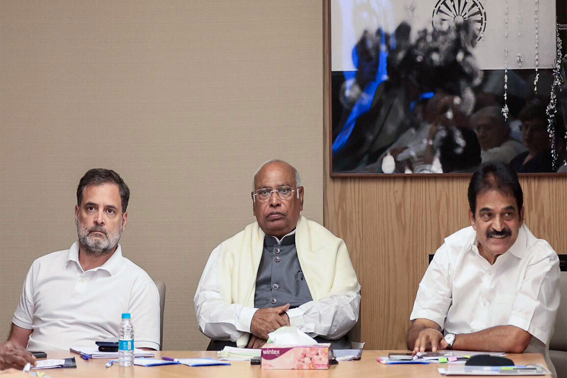 Congress issues three-line whip for Lok Sabha MPs to support party's stand on women's reservation