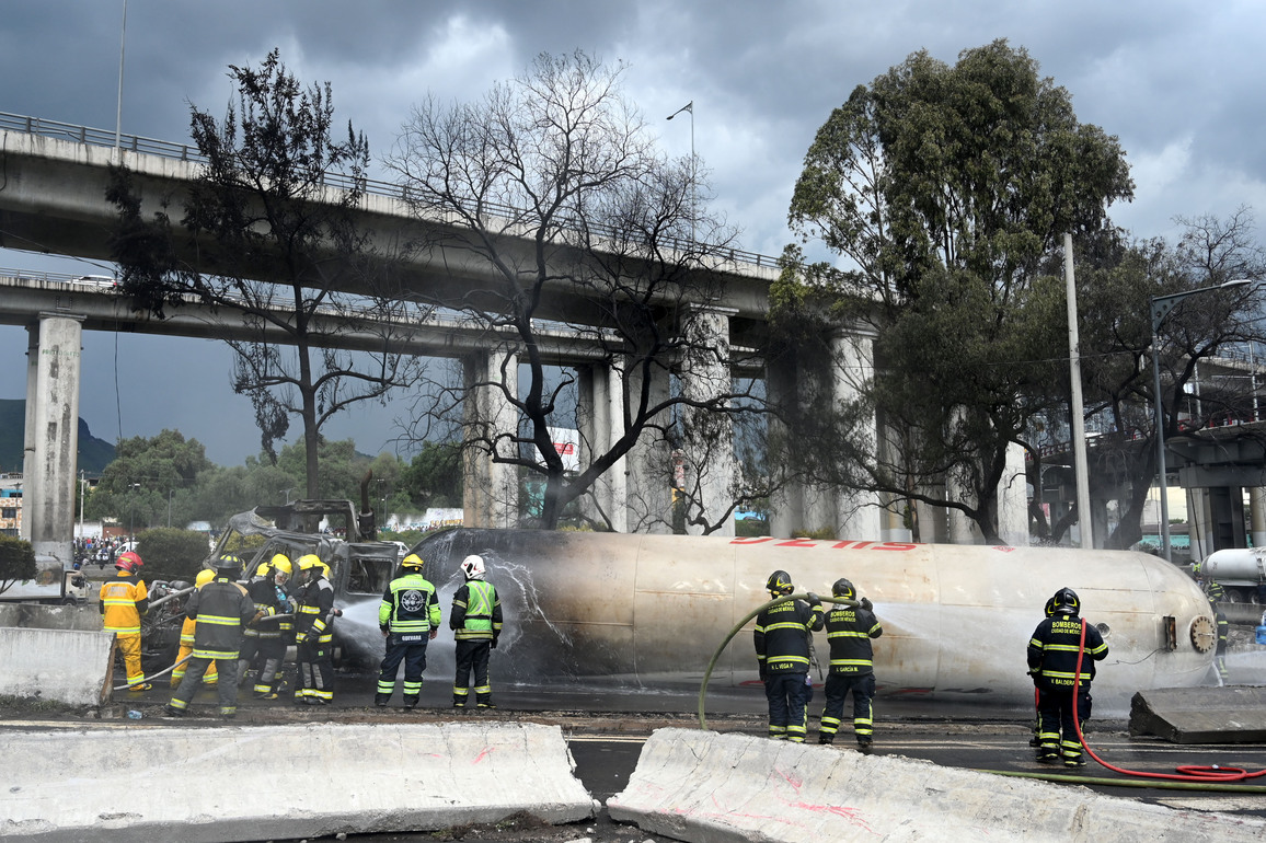 MEXICO-MEXICO CITY-GAS TANKER TRUCK-EXPLOSION