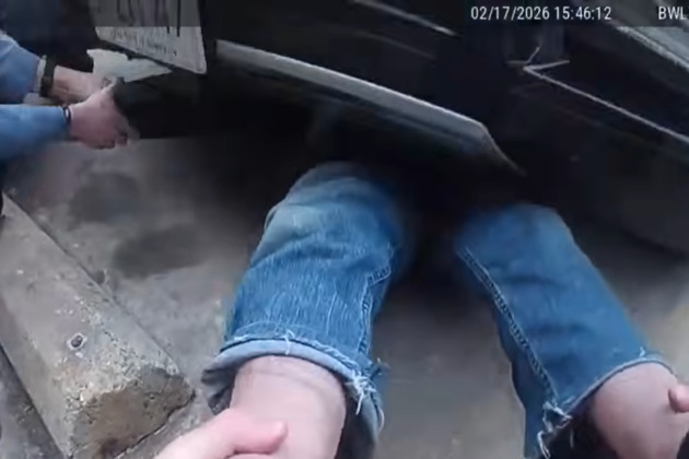 Videoster Police officers rescue man from underneath vehicle after jacks fail