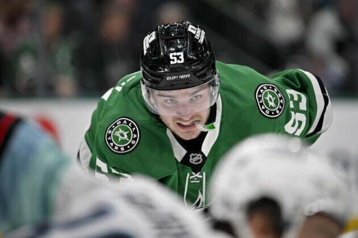 Wyatt Johnston, streaking Stars host Predators