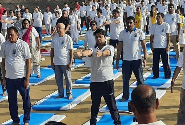 Ministry of Civil Aviation celebrates 8th International Yoga Day at Gwalior Fort