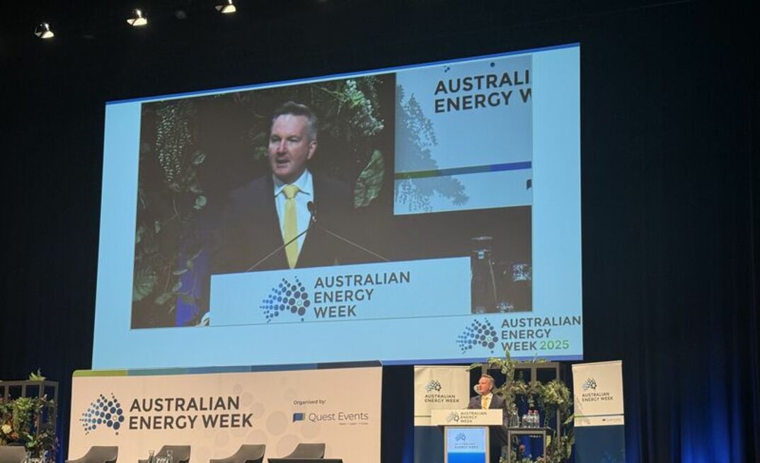 Bowen promises to slash renewables approvals red tape
