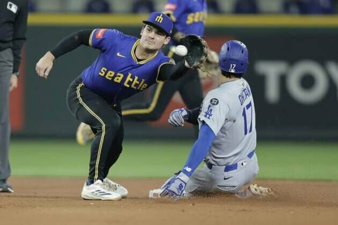 Enrique Hernandez's 2-run homer carries Dodgers past Mariners